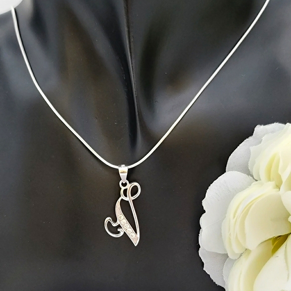 🥰 Perfect Sparkle Initial NECKLACE - Picture 4 of 8